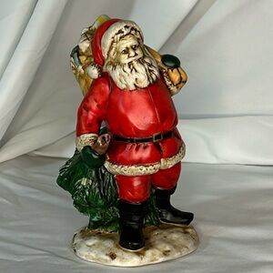 Vintage Santa holding a Christmas tree and a sac of toys made in Taiwan